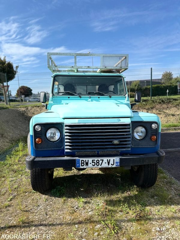 Land Rover Defender BW-587-VJ Mini Combiné Export Exclusivement - شاحنة البيك أب: صورة 4 Land Rover Defender BW-587-VJ Mini Combiné Export Exclusivement - شاحنة البيك أب: صورة 4