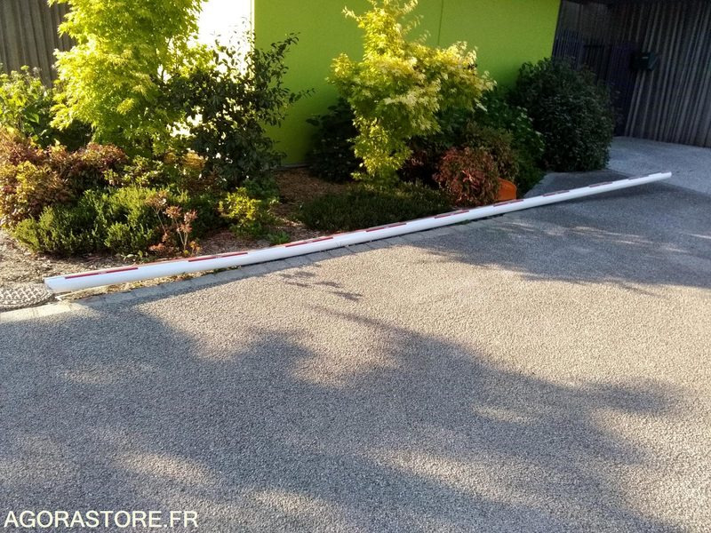 Lot de 2 lisses de barrière levante 6 mètres neuves - أدوات ومعدات: صورة 1 Lot de 2 lisses de barrière levante 6 mètres neuves - أدوات ومعدات: صورة 1