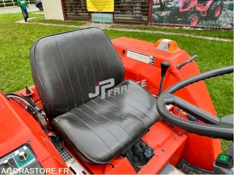 MICROTRACTEUR KUBOTA L1-185 4RM 3 CYLINDRES DIESEL 1300CM3 DANS L'ETAT - جرار: صورة 4 MICROTRACTEUR KUBOTA L1-185 4RM 3 CYLINDRES DIESEL 1300CM3 DANS L'ETAT - جرار: صورة 4