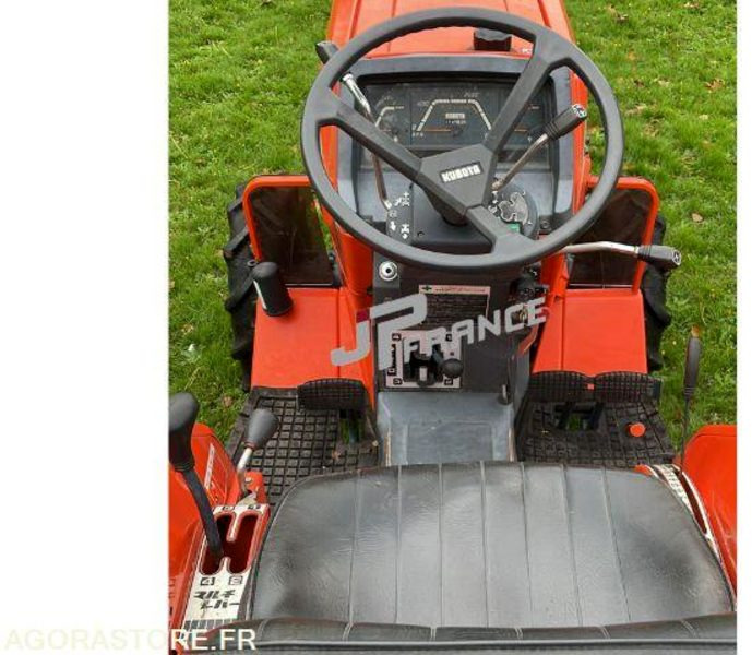 MICROTRACTEUR KUBOTA L1-185 4RM 3 CYLINDRES DIESEL 1300CM3 DANS L'ETAT - جرار: صورة 5 MICROTRACTEUR KUBOTA L1-185 4RM 3 CYLINDRES DIESEL 1300CM3 DANS L'ETAT - جرار: صورة 5