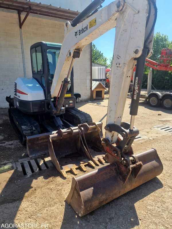 MINI PELLE SUR CHENILLE CAOUTCHOUC BOBCAT 5T E45 AVEC 3 GODETS - 2017 - 1715h - حفار صغير: صورة 1 MINI PELLE SUR CHENILLE CAOUTCHOUC BOBCAT 5T E45 AVEC 3 GODETS - 2017 - 1715h - حفار صغير: صورة 1