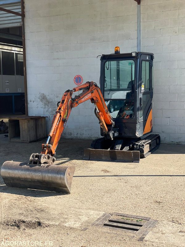 MINI-PELLE SUR CHENILLE CAOUTCHOUC HITACHI ZX17U-2 15CV 1.9T AVEC 3 GODETS - حفّار: صورة 1 MINI-PELLE SUR CHENILLE CAOUTCHOUC HITACHI ZX17U-2 15CV 1.9T AVEC 3 GODETS - حفّار: صورة 1