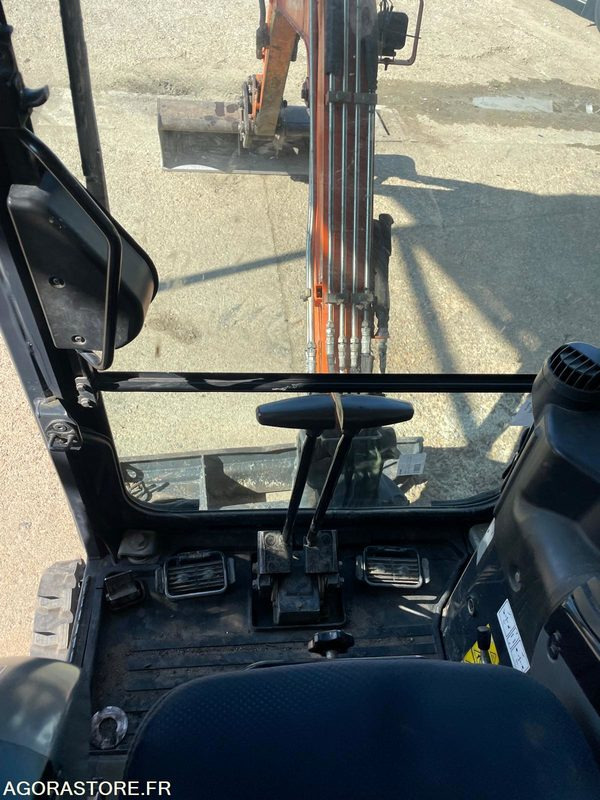 حفّار MINI-PELLE SUR CHENILLE CAOUTCHOUC HITACHI ZX17U-2  15CV 1.9T AVEC 3 GODETS: صورة 9