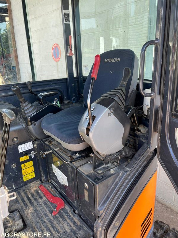 حفّار MINI-PELLE SUR CHENILLE CAOUTCHOUC HITACHI ZX17U-2  15CV 1.9T AVEC 3 GODETS: صورة 7
