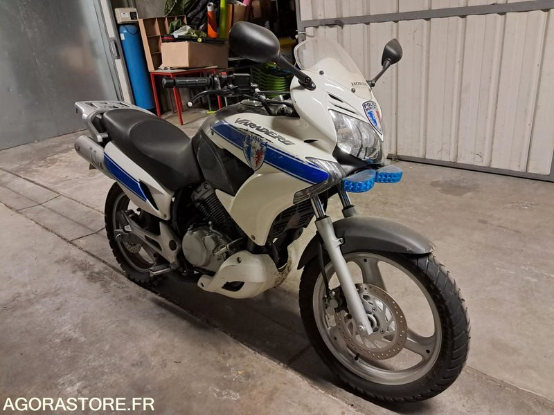 MOTO HONDA VARADERO 125 - دراجة نارية: صورة 2 MOTO HONDA VARADERO 125 - دراجة نارية: صورة 2