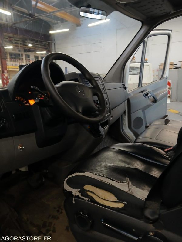 Mercedes sprinter ANNEE 2015 BOITE AUTO - قلاب صغير: صورة 4 Mercedes sprinter ANNEE 2015 BOITE AUTO - قلاب صغير: صورة 4