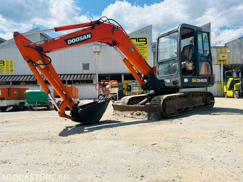 Mini pelle 5T DOOSAN DH55 - Année 2004 - حفّار: صورة 1 Mini pelle 5T DOOSAN DH55 - Année 2004 - حفّار: صورة 1