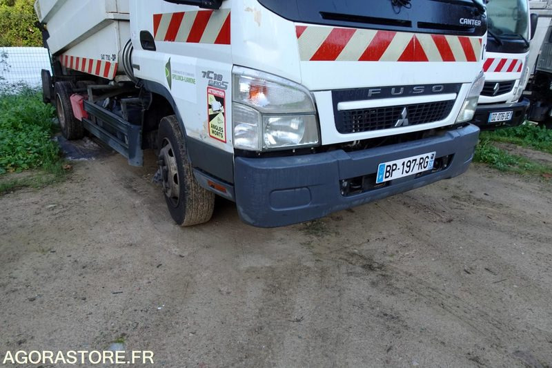 Mitsubishi Fuso - شاحنة قمامة: صورة 2 Mitsubishi Fuso - شاحنة قمامة: صورة 2