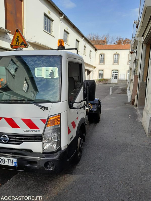 NISSAN CABSTAR POLYBENNE - قلاب صغير: صورة 4 NISSAN CABSTAR POLYBENNE - قلاب صغير: صورة 4