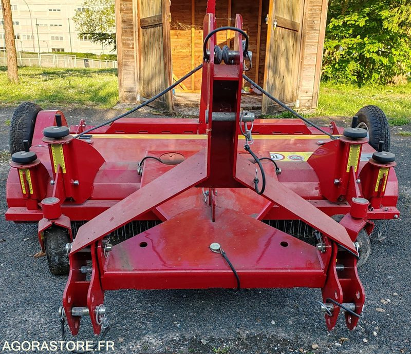 Nettoyeur de terrain de gazon synthétique - معدات البستنة: صورة 3 Nettoyeur de terrain de gazon synthétique - معدات البستنة: صورة 3