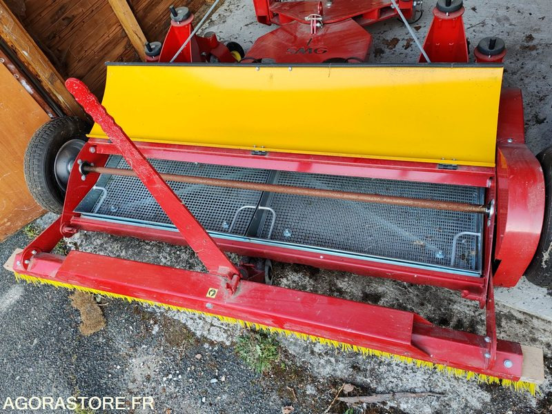 Nettoyeur de terrain de gazon synthétique - معدات البستنة: صورة 4 Nettoyeur de terrain de gazon synthétique - معدات البستنة: صورة 4