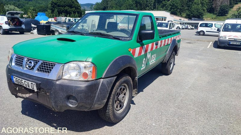 Nissan Pick-up - قلاب صغير: صورة 1 Nissan Pick-up - قلاب صغير: صورة 1