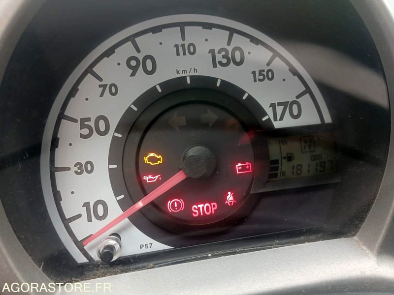 PEUGEOT 107 3 Portes 1.0 i 12V 68cv (boîte auto) 2008 181197km - سيارة: صورة 5 PEUGEOT 107 3 Portes 1.0 i 12V 68cv (boîte auto) 2008 181197km - سيارة: صورة 5