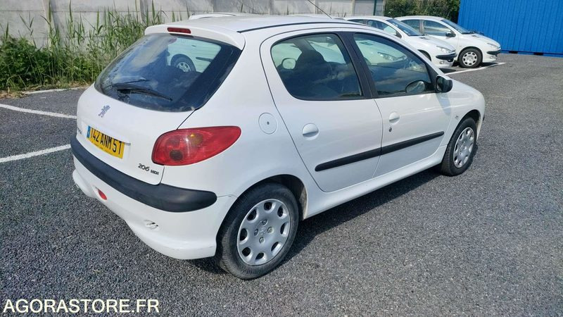 PEUGEOT 206 - 2005 - 142613kms - سيارة: صورة 4 PEUGEOT 206 - 2005 - 142613kms - سيارة: صورة 4