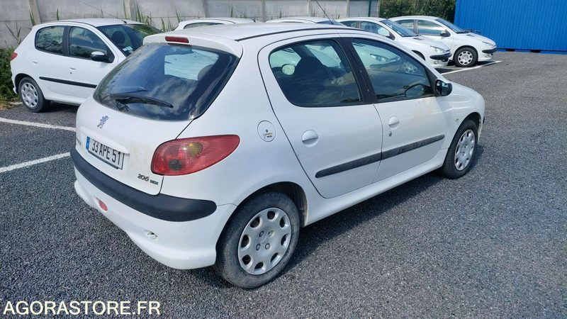 PEUGEOT 206 - 2005 - 209619kms - سيارة: صورة 4 PEUGEOT 206 - 2005 - 209619kms - سيارة: صورة 4