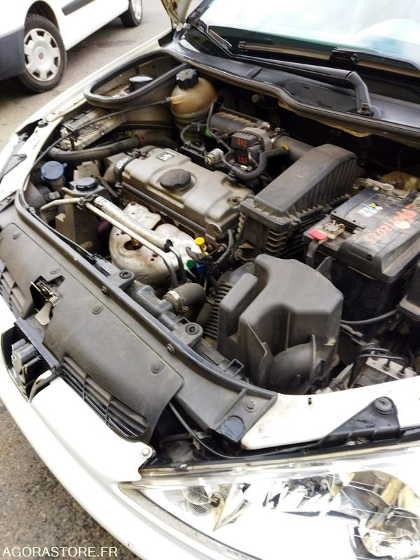 PEUGEOT 206 ESSENCE - سيارة: صورة 3 PEUGEOT 206 ESSENCE - سيارة: صورة 3