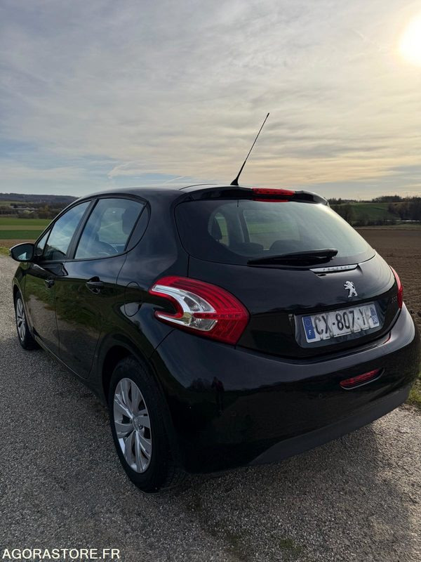 PEUGEOT 208 URBAN SOUL 1ER MAIN 150.000km - سيارة: صورة 4 PEUGEOT 208 URBAN SOUL 1ER MAIN 150.000km - سيارة: صورة 4