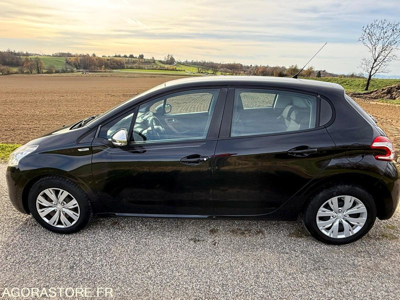 PEUGEOT 208 URBAN SOUL 1ER MAIN 150.000km - سيارة: صورة 5 PEUGEOT 208 URBAN SOUL 1ER MAIN 150.000km - سيارة: صورة 5