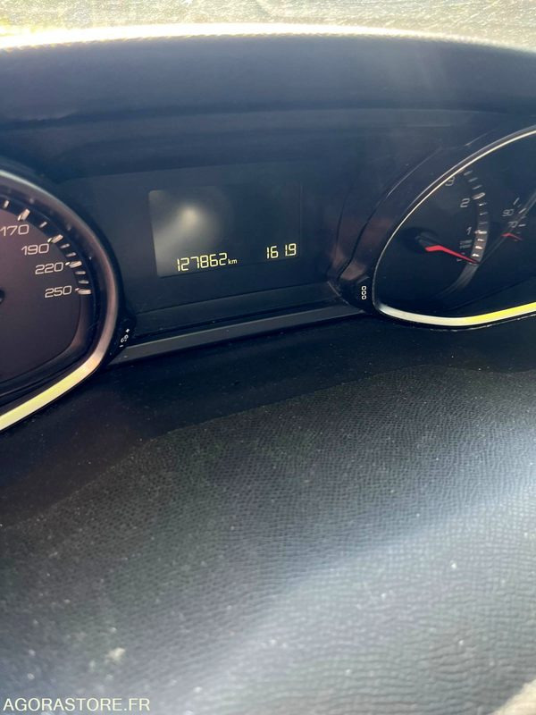 PEUGEOT 308 ESSENCE 127862 kms 2018 - سيارة: صورة 4 PEUGEOT 308 ESSENCE 127862 kms 2018 - سيارة: صورة 4