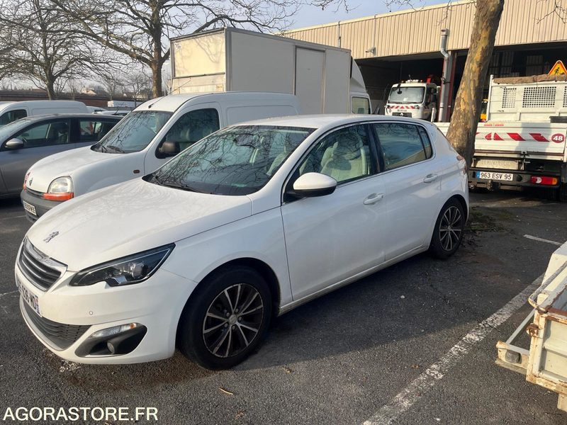 PEUGEOT 308 ESSENCE 130000 kms 2016 - سيارة: صورة 2 PEUGEOT 308 ESSENCE 130000 kms 2016 - سيارة: صورة 2