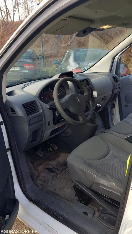 فان المدمجة PEUGEOT EXPERT  2009     134695 Kms: صورة 7