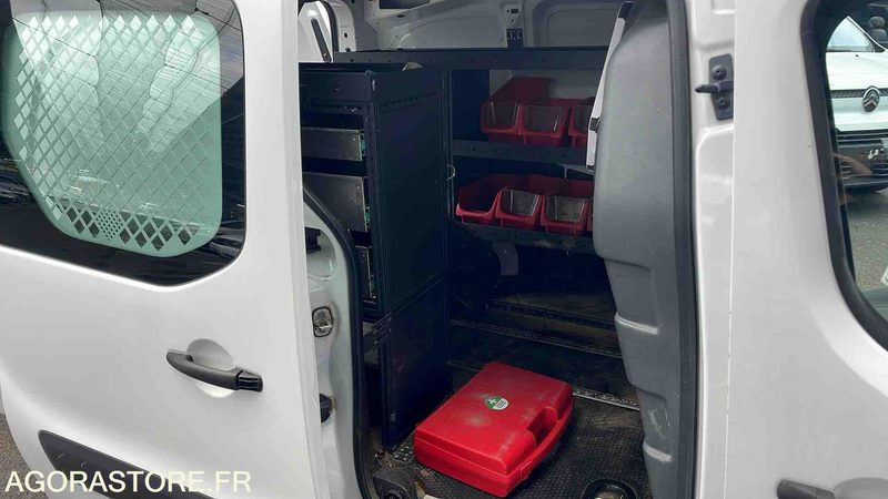 PEUGEOT PARTNER DANGEL - 2016 - 194550KM - EE566FD - فان المدمجة: صورة 5 PEUGEOT PARTNER DANGEL - 2016 - 194550KM - EE566FD - فان المدمجة: صورة 5