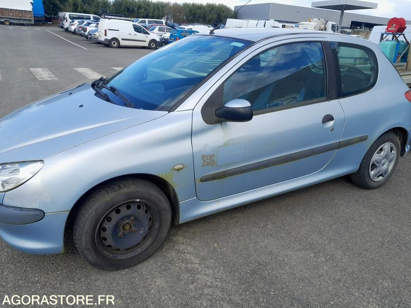 Peugeot 206 - 3 portes - سيارة: صورة 1 Peugeot 206 - 3 portes - سيارة: صورة 1