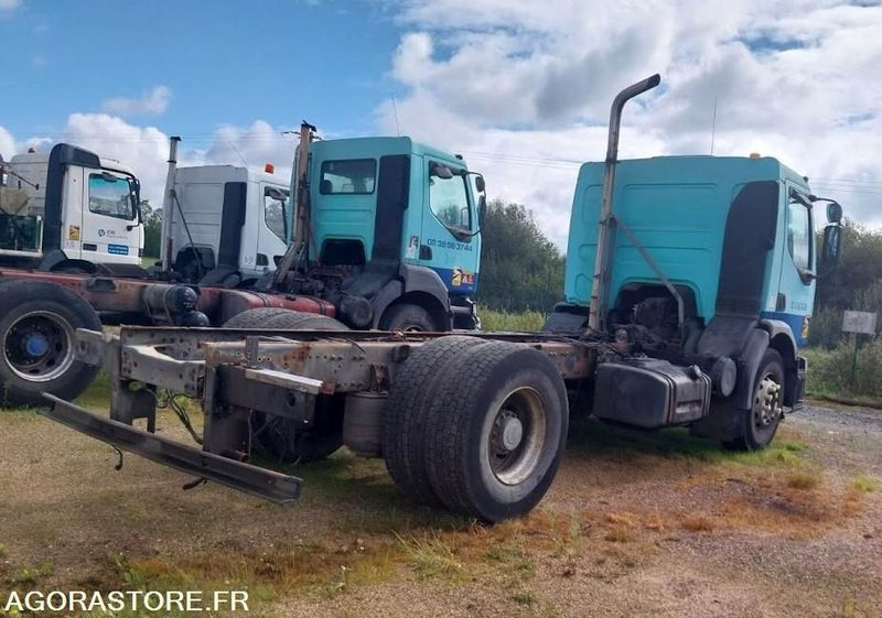 RENAULT 320-19 DCI / 2003 / 401 116 Km - شاحنة بهيكل معدني للمقصورة: صورة 4 RENAULT 320-19 DCI / 2003 / 401 116 Km - شاحنة بهيكل معدني للمقصورة: صورة 4
