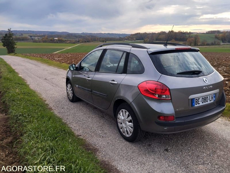 RENAULT CLIO 1.5 DCI - 136000 KILOMETRES - DIESEL - ANNÉE 2010 - سيارة ستيشن: صورة 5 RENAULT CLIO 1.5 DCI - 136000 KILOMETRES - DIESEL - ANNÉE 2010 - سيارة ستيشن: صورة 5