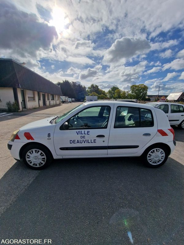 RENAULT CLIO 2 - LOT N°2 - سيارة: صورة 3 RENAULT CLIO 2 - LOT N°2 - سيارة: صورة 3