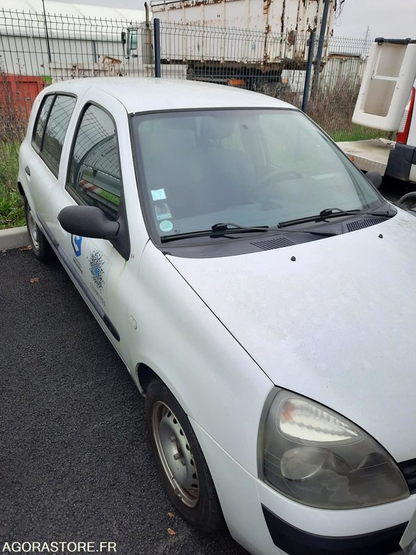 RENAULT CLIO - 2004 - 77850KM - سيارة: صورة 2 RENAULT CLIO - 2004 - 77850KM - سيارة: صورة 2