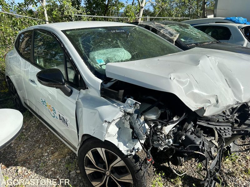 RENAULT - CLIO 5 - 2023 - 7655KMS - سيارة: صورة 3 RENAULT - CLIO 5 - 2023 - 7655KMS - سيارة: صورة 3