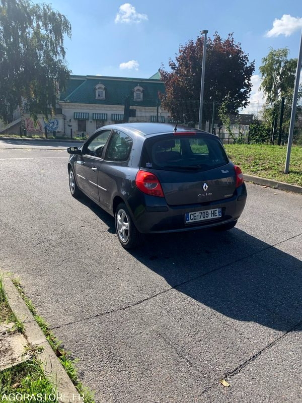RENAULT CLIO III 16V 2006 238000 KM - سيارة: صورة 5 RENAULT CLIO III 16V 2006 238000 KM - سيارة: صورة 5