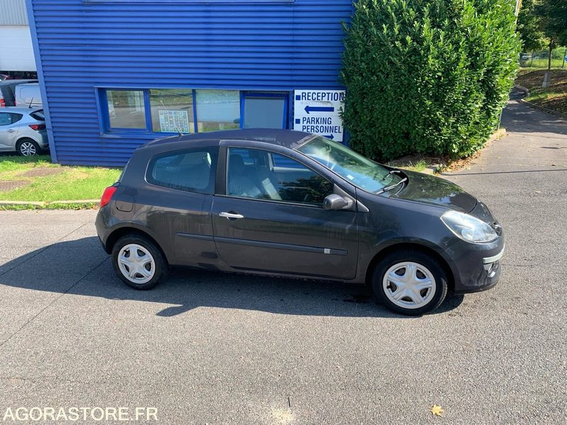 RENAULT CLIO III 16V 2006 238000 KM - سيارة: صورة 2 RENAULT CLIO III 16V 2006 238000 KM - سيارة: صورة 2