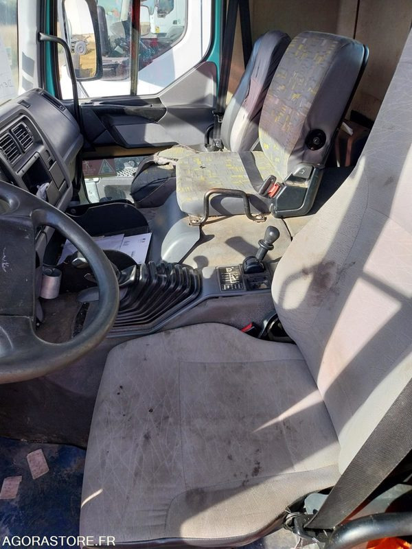 RENAULT PREMIUM 300-19 / 2001 / 816 010 km - شاحنة بهيكل معدني للمقصورة: صورة 5 RENAULT PREMIUM 300-19 / 2001 / 816 010 km - شاحنة بهيكل معدني للمقصورة: صورة 5