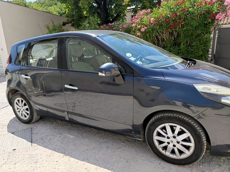 RENAULT SCENIC - 2009 - 154900KMS - سيارة: صورة 2 RENAULT SCENIC - 2009 - 154900KMS - سيارة: صورة 2