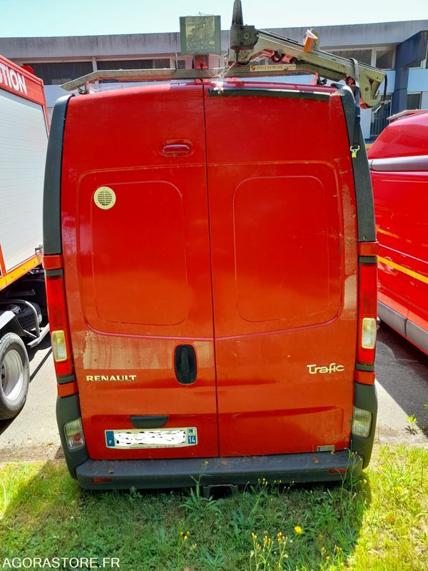 RENAULT Trafic II Fourgon Phase 2 L2H2 1200kg 2.0 dCi 16V 115 cv (MECA 562) - فان: صورة 5 RENAULT Trafic II Fourgon Phase 2 L2H2 1200kg 2.0 dCi 16V 115 cv (MECA 562) - فان: صورة 5