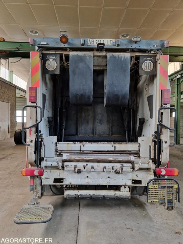 Renault 19T BOM SEMAT 16m3 405992 kms 2009 - شاحنة قمامة: صورة 4 Renault 19T BOM SEMAT 16m3 405992 kms 2009 - شاحنة قمامة: صورة 4