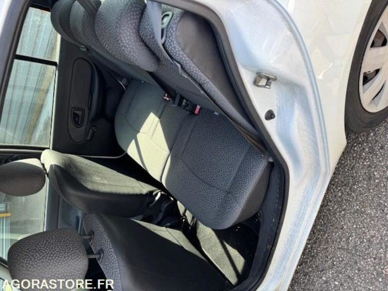 Renault CLIO 2 - سيارة: صورة 5 Renault CLIO 2 - سيارة: صورة 5