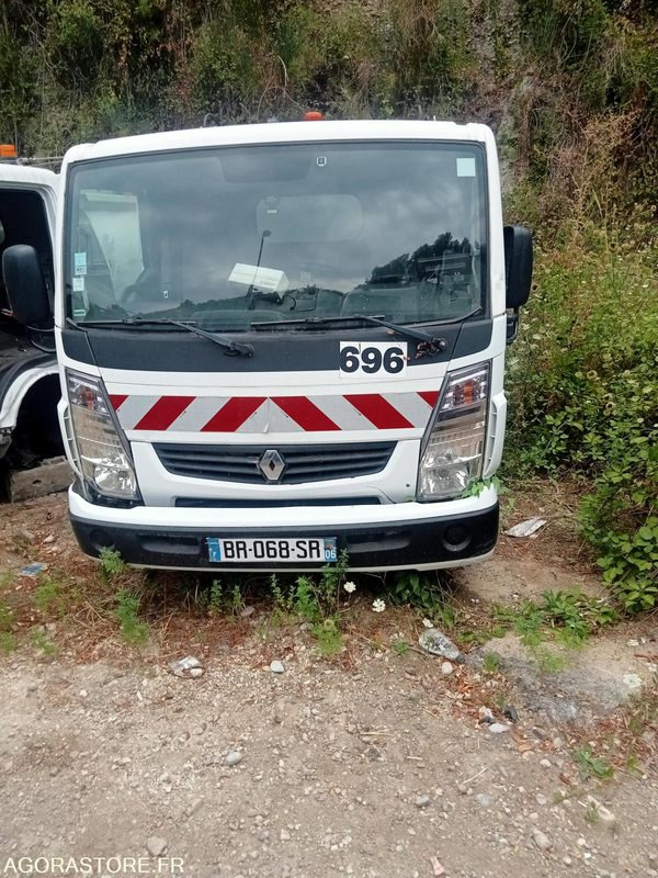 Renault Maxity - قلاب صغير: صورة 1 Renault Maxity - قلاب صغير: صورة 1