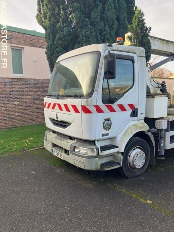 Renault Midliner (Nacelle) 2003 - 18441 kms - شاحنة: صورة 1 Renault Midliner (Nacelle) 2003 - 18441 kms - شاحنة: صورة 1