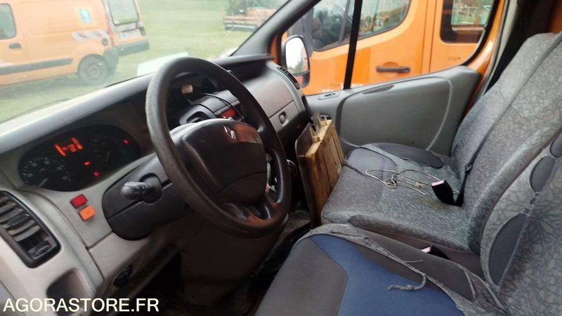 Renault Trafic - 2007 - 261796kms - 608bzx31 - فان: صورة 5 Renault Trafic - 2007 - 261796kms - 608bzx31 - فان: صورة 5