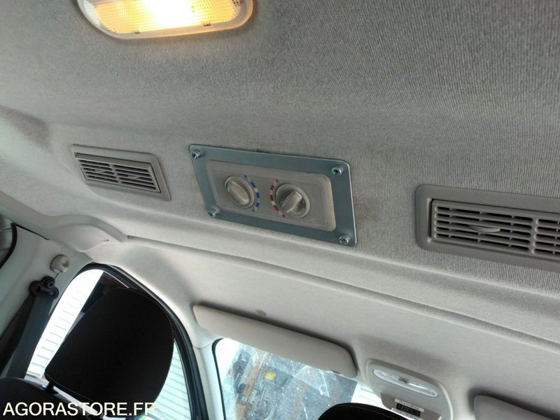 Renault Trafic 2017 114300 kms - حافلة صغيرة, ميكروباص: صورة 5 Renault Trafic 2017 114300 kms - حافلة صغيرة, ميكروباص: صورة 5