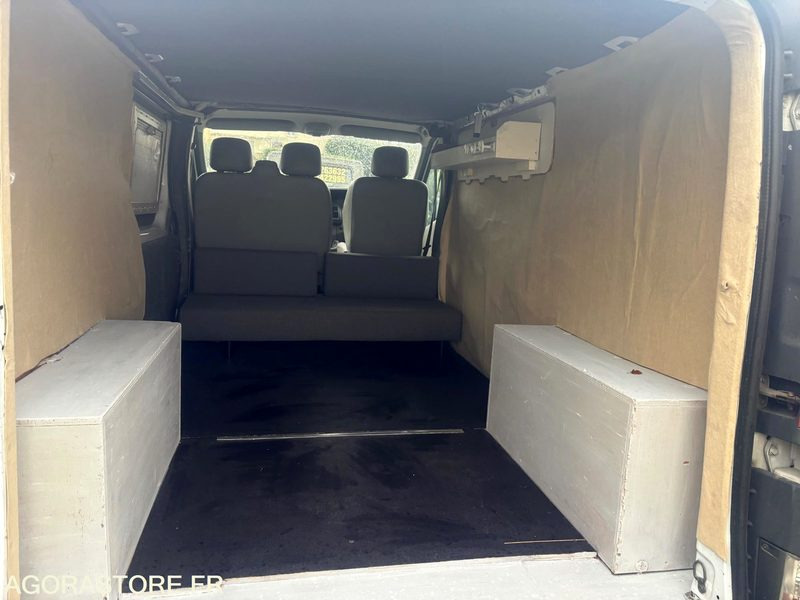 Renault Trafic dci 115 / 228000 km - Immatriculation anglaise - شاحنة توصيل مغلقة: صورة 2 Renault Trafic dci 115 / 228000 km - Immatriculation anglaise - شاحنة توصيل مغلقة: صورة 2