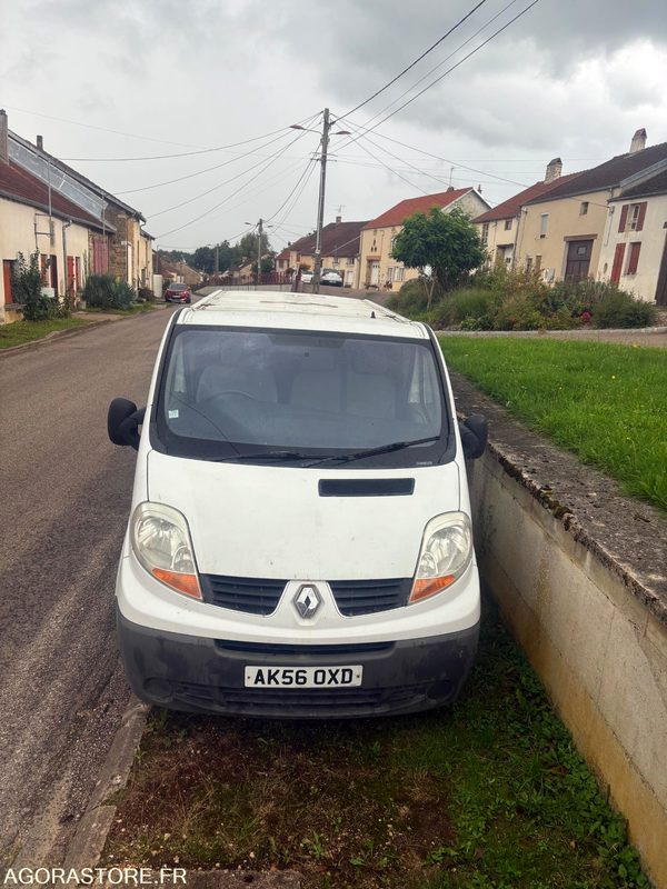 Renault Trafic dci 115 / 228000 km - Immatriculation anglaise - فان المدمجة: صورة 4 Renault Trafic dci 115 / 228000 km - Immatriculation anglaise - فان المدمجة: صورة 4