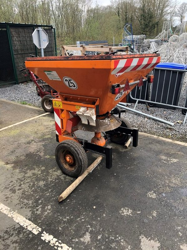 SALEUSE SUR TIMON KUHN TYPE SU-602 - معدات البستنة: صورة 1 SALEUSE SUR TIMON KUHN TYPE SU-602 - معدات البستنة: صورة 1