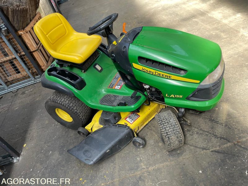 TONDEUSE AUTOPORTEE JOHN DEERE LA155 ESSENCE (PRIX AFFICHE HT - TVA 20%) - جزازة عشب الحدائق: صورة 2 TONDEUSE AUTOPORTEE JOHN DEERE LA155 ESSENCE (PRIX AFFICHE HT - TVA 20%) - جزازة عشب الحدائق: صورة 2