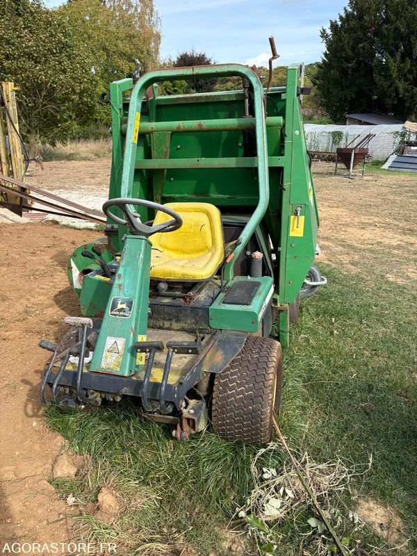 TONDEUSE AUTOPORTEE JOHN DEERE - جزازة عشب الحدائق: صورة 1 TONDEUSE AUTOPORTEE JOHN DEERE - جزازة عشب الحدائق: صورة 1