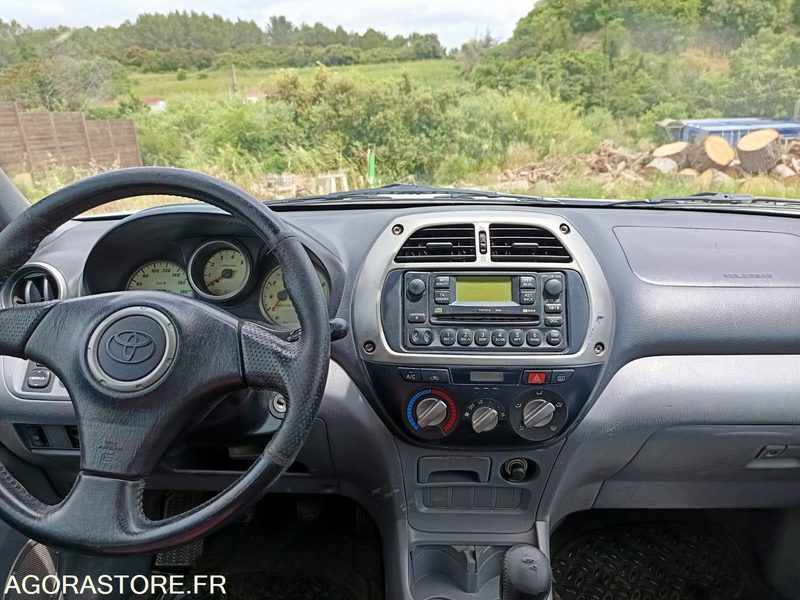 TOYOTA RAV4 - 2002 - 212500KMS - سيارة دفع رباعي: صورة 5 TOYOTA RAV4 - 2002 - 212500KMS - سيارة دفع رباعي: صورة 5