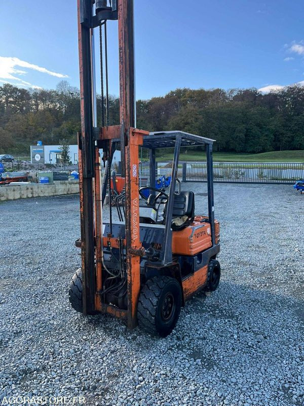 TOYOTA chariot levée libre TOYOTA 025FD18 Diesel - رافعة شوكية ديزل: صورة 3 TOYOTA chariot levée libre TOYOTA 025FD18 Diesel - رافعة شوكية ديزل: صورة 3